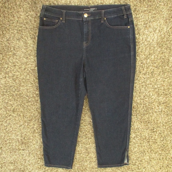 Chico's Jeans Woomen's 2 Dark Wash The Platinum Crop Stretch Denim - Picture 1 of 7